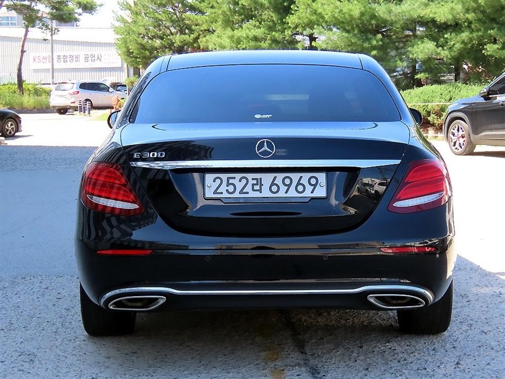 벤츠 E 클래스 E-클래스 W213 E300 아방가르드 이미지 4