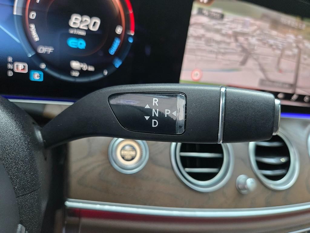 벤츠 E 클래스 E-클래스 W213 E300e 4MATIC 익스클루시브 이미지 11
