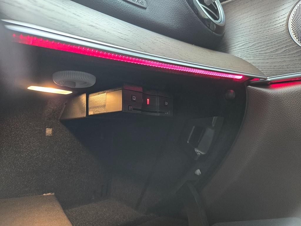벤츠 E 클래스 E-클래스 W213 E300e 4MATIC 익스클루시브 이미지 15