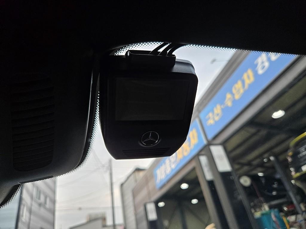 벤츠 E 클래스 E-클래스 W213 E300e 4MATIC 익스클루시브 이미지 16