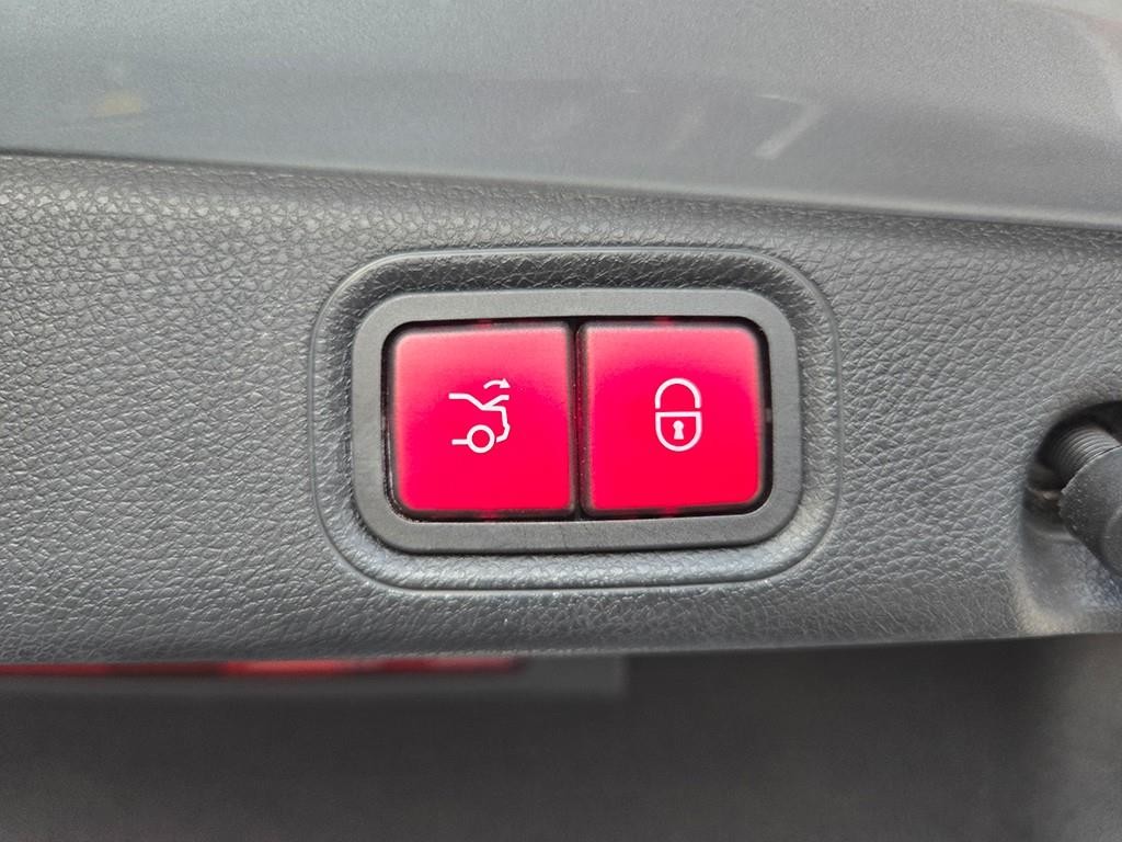 벤츠 E 클래스 E-클래스 W213 E300e 4MATIC 익스클루시브 이미지 17