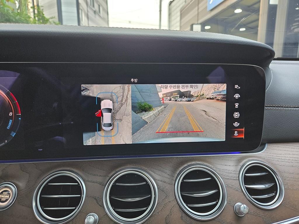 벤츠 E 클래스 E-클래스 W213 E300e 4MATIC 익스클루시브 이미지 18