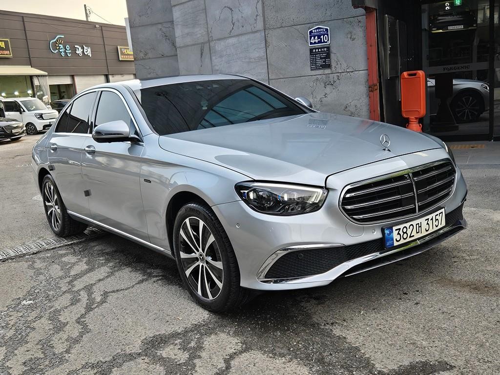 벤츠 E 클래스 E-클래스 W213 E300e 4MATIC 익스클루시브 이미지 2