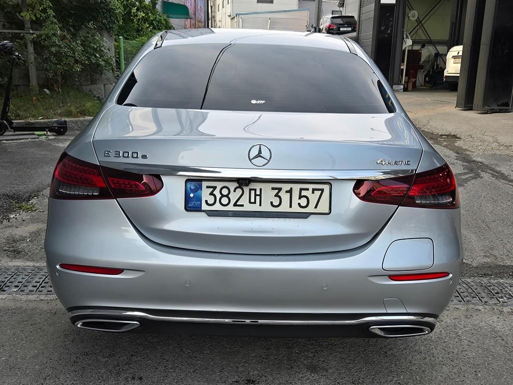 벤츠 E 클래스 E-클래스 W213 E300e 4MATIC 익스클루시브 이미지 4