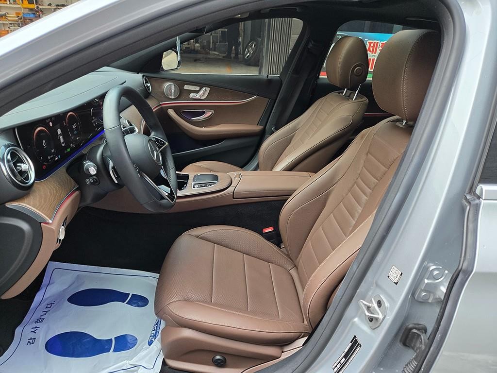 벤츠 E 클래스 E-클래스 W213 E300e 4MATIC 익스클루시브 이미지 5