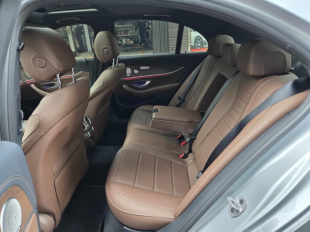벤츠 E 클래스 E-클래스 W213 E300e 4MATIC 익스클루시브 이미지 6