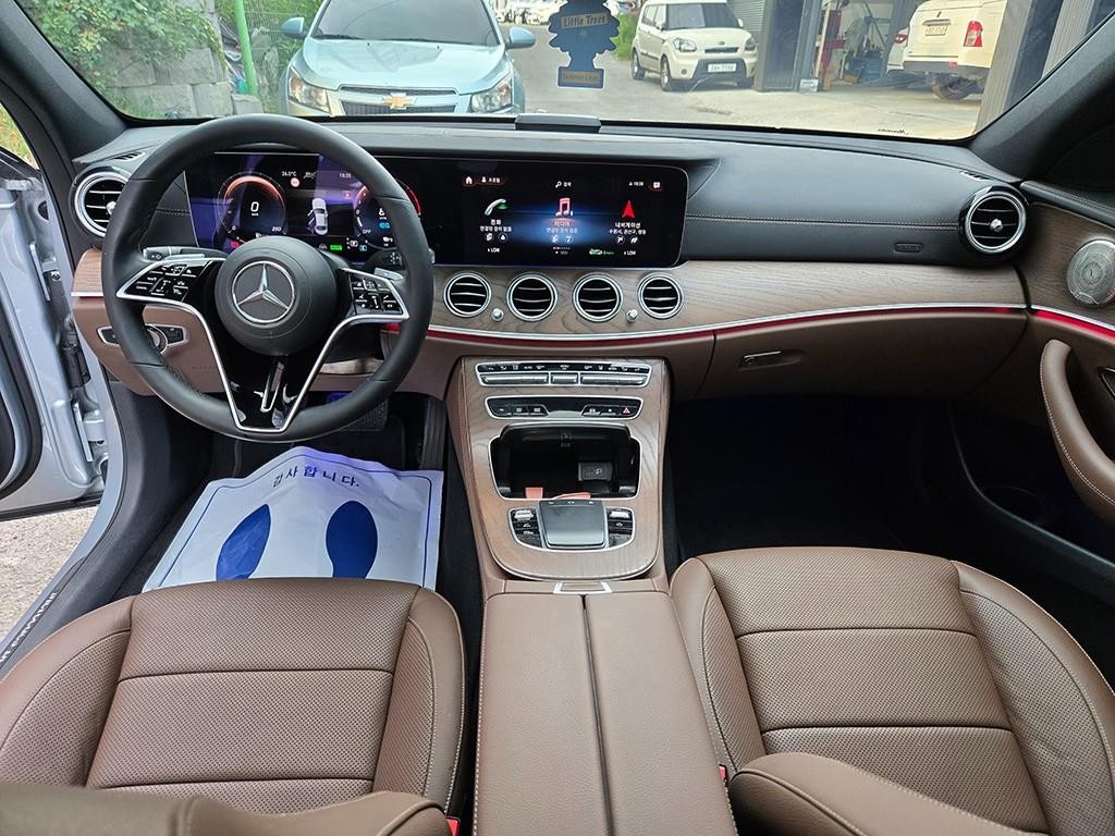 벤츠 E 클래스 E-클래스 W213 E300e 4MATIC 익스클루시브 이미지 9