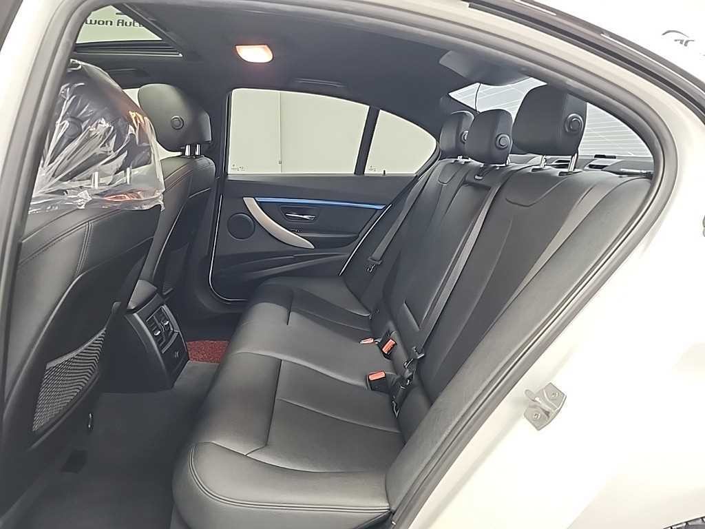 BMW 3시리즈 3시리즈 (F30) 320i M 스포츠 이미지 12
