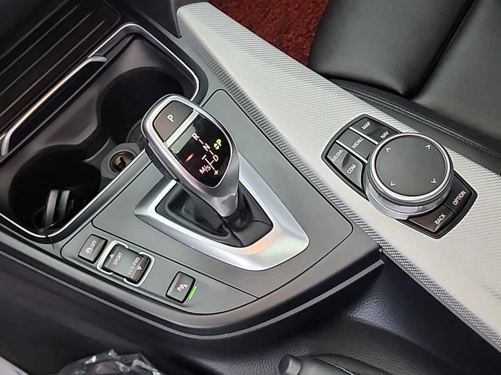 BMW 3시리즈 3시리즈 (F30) 320i M 스포츠 이미지 8