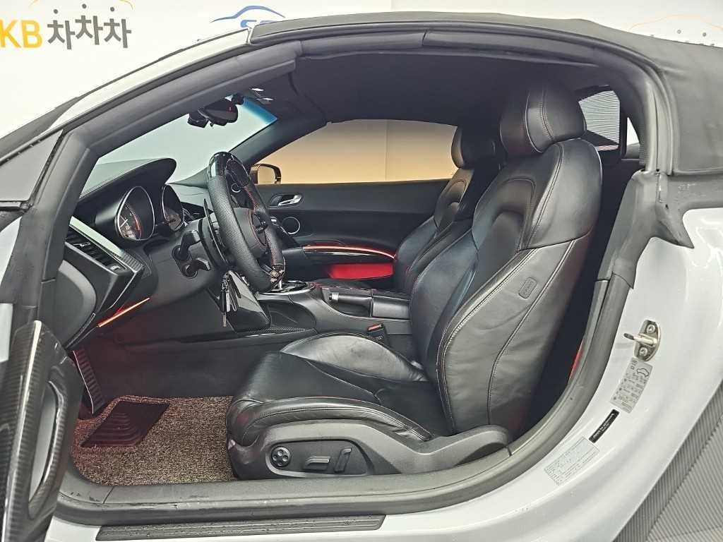아우디 R8 5.2 V10 쿠페 이미지 10