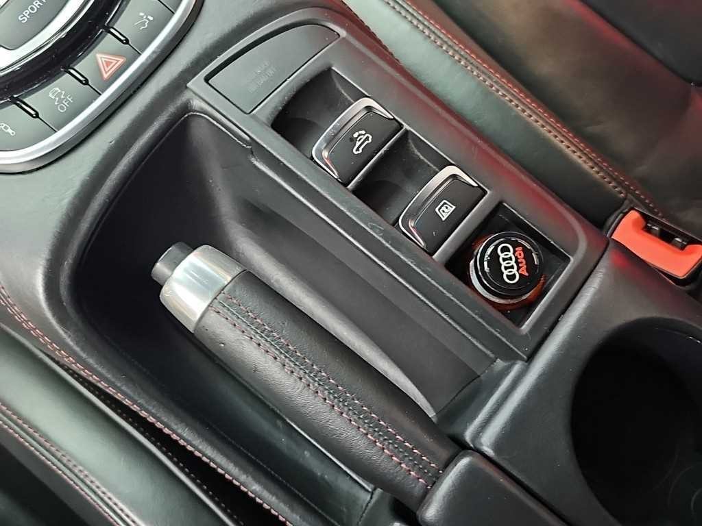 아우디 R8 5.2 V10 쿠페 이미지 13