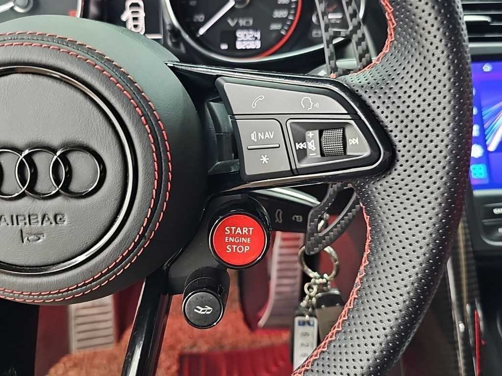 아우디 R8 5.2 V10 쿠페 이미지 15