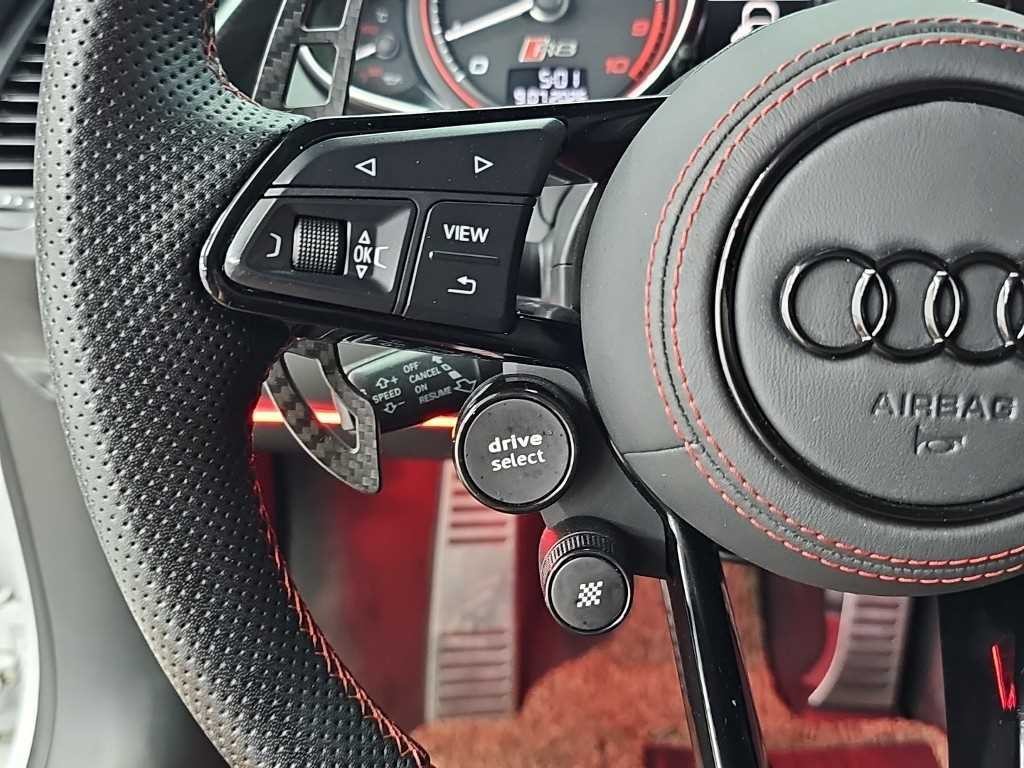 아우디 R8 5.2 V10 쿠페 이미지 16