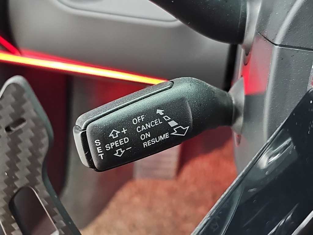 아우디 R8 5.2 V10 쿠페 이미지 17