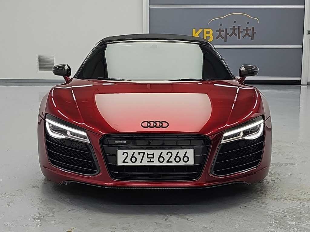 아우디 R8 5.2 V10 쿠페 이미지 2