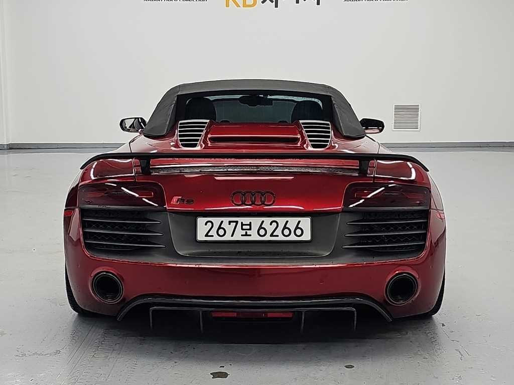 아우디 R8 5.2 V10 쿠페 이미지 3