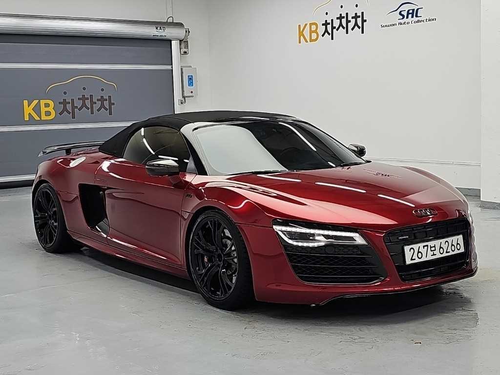 아우디 R8 5.2 V10 쿠페 이미지 4