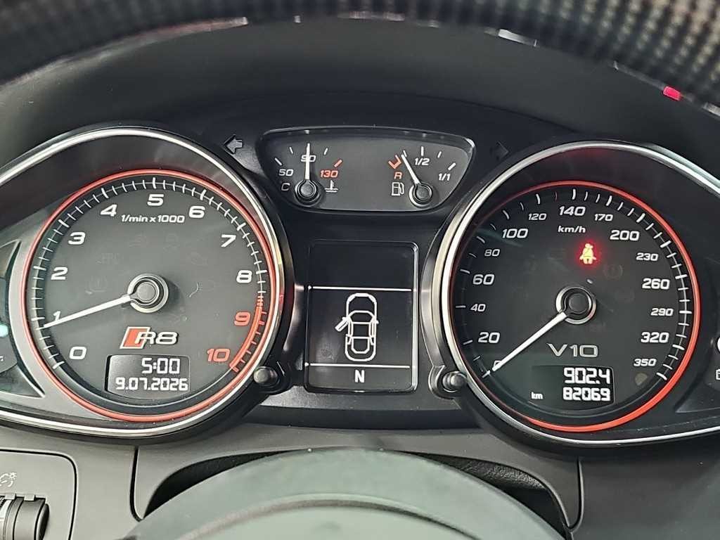 아우디 R8 5.2 V10 쿠페 이미지 5