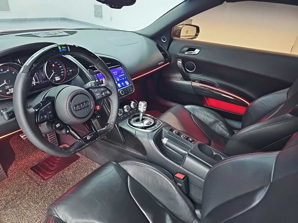 아우디 R8 5.2 V10 쿠페 이미지 6