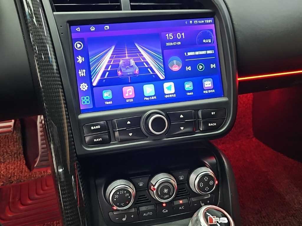 아우디 R8 5.2 V10 쿠페 이미지 9