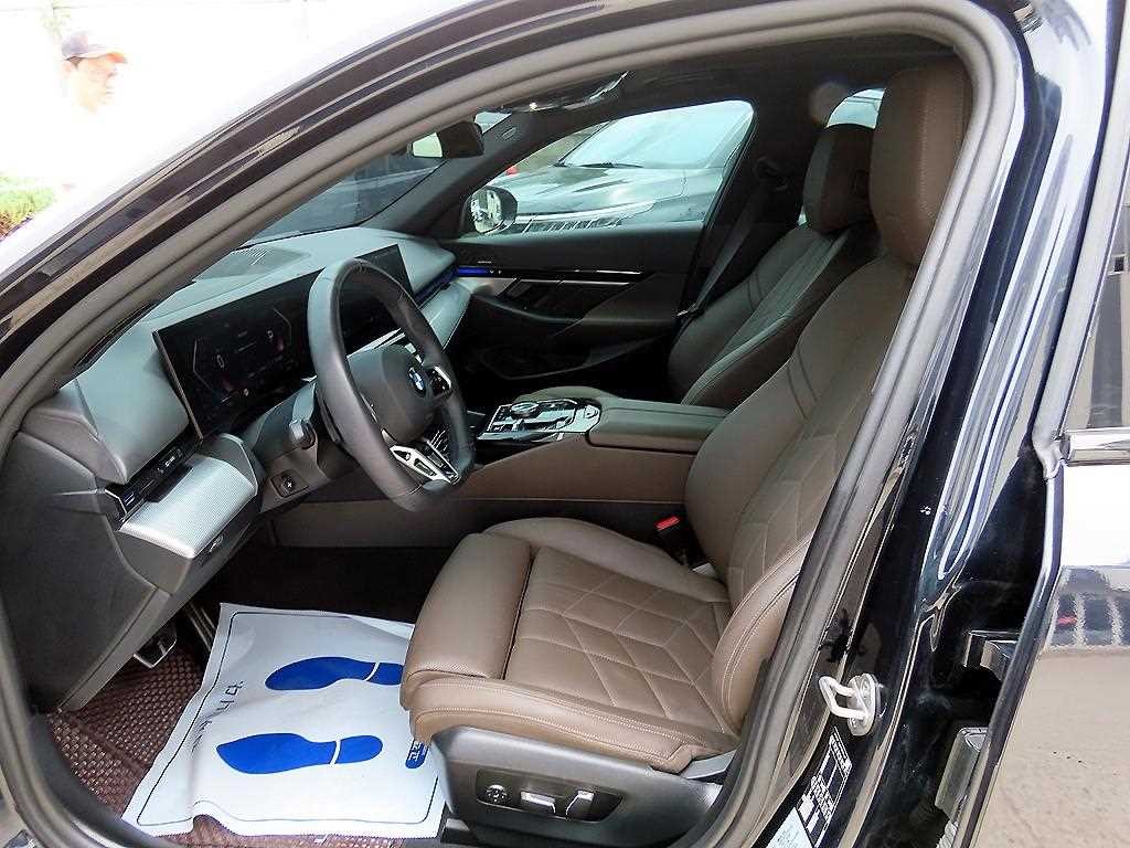BMW 5시리즈 5시리즈 (G60) 530e 기본형 이미지 5