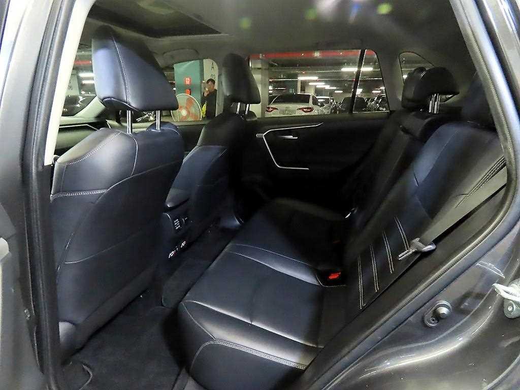 토요타 라브4 RAV4(5세대) 2.5 2WD 이미지 7