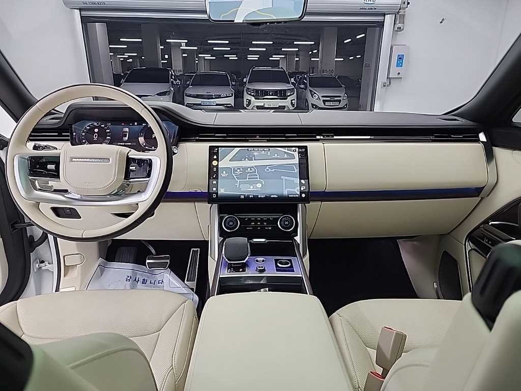 랜드로버 레인지로버 레인지로버 5세대 3.0 D350 SWB 오토바이오그래피 이미지 7