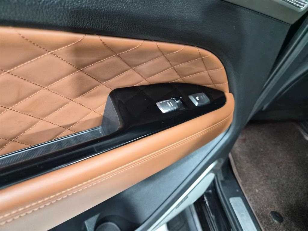 KG모빌리티(쌍용) 렉스턴 G4렉스턴 디젤 2.2 4WD 헤리티지 이미지 7