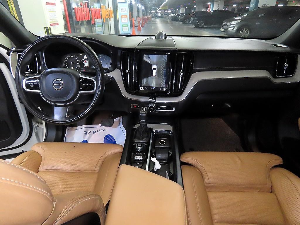 볼보 XC60 XC60(2세대) D4 AWD 인스크립션 이미지 10
