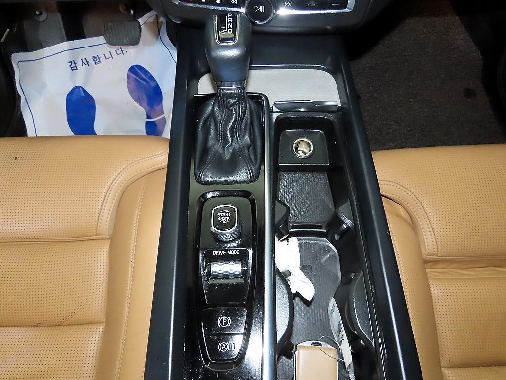 볼보 XC60 XC60(2세대) D4 AWD 인스크립션 이미지 12
