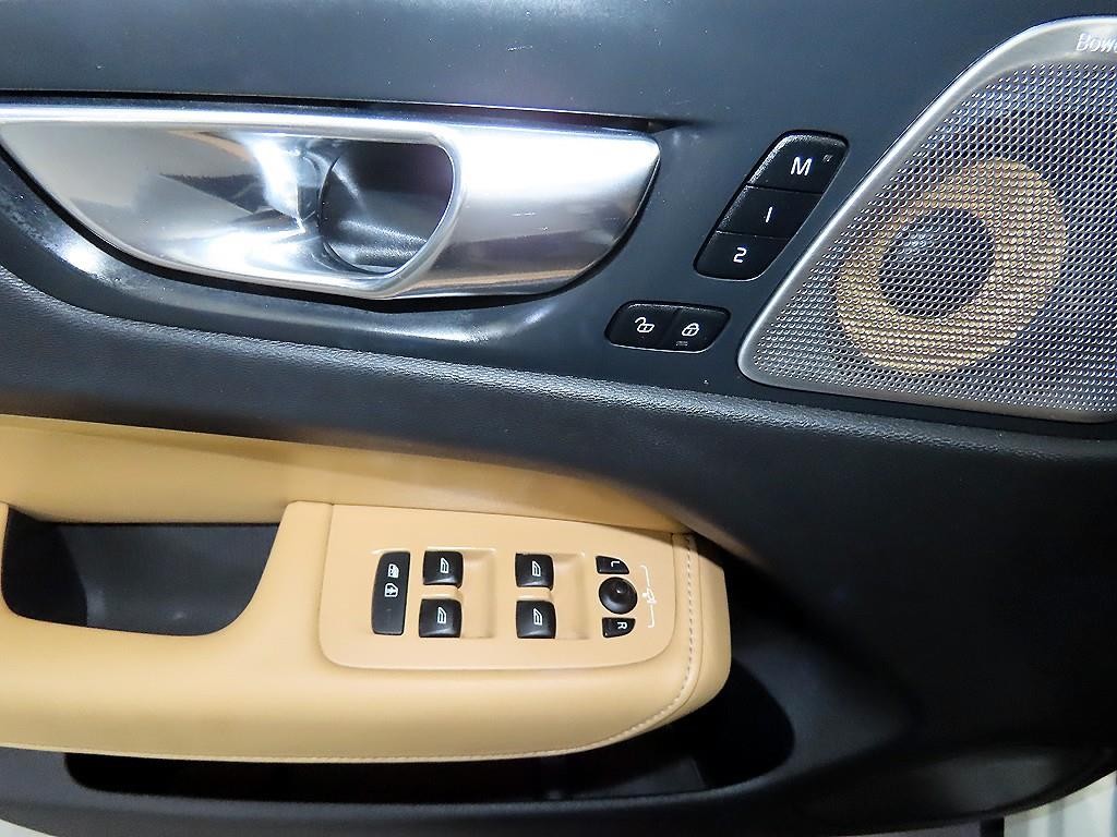 볼보 XC60 XC60(2세대) D4 AWD 인스크립션 이미지 13