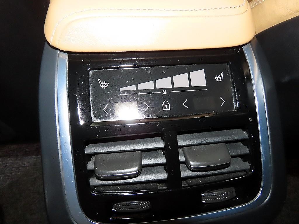 볼보 XC60 XC60(2세대) D4 AWD 인스크립션 이미지 14