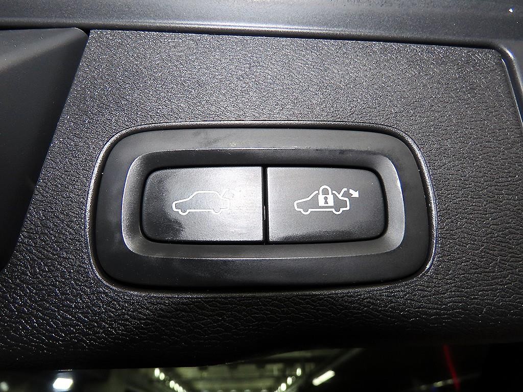 볼보 XC60 XC60(2세대) D4 AWD 인스크립션 이미지 15