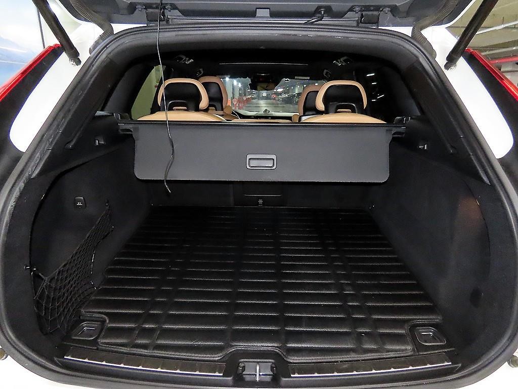 볼보 XC60 XC60(2세대) D4 AWD 인스크립션 이미지 17