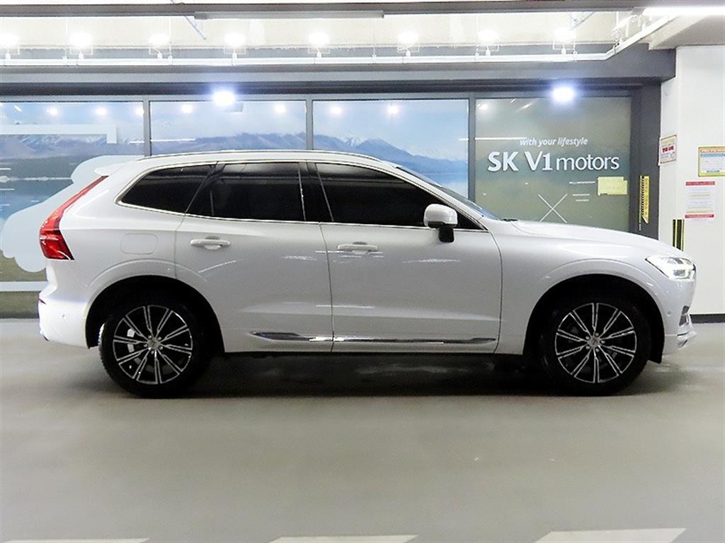 볼보 XC60 XC60(2세대) D4 AWD 인스크립션 이미지 3