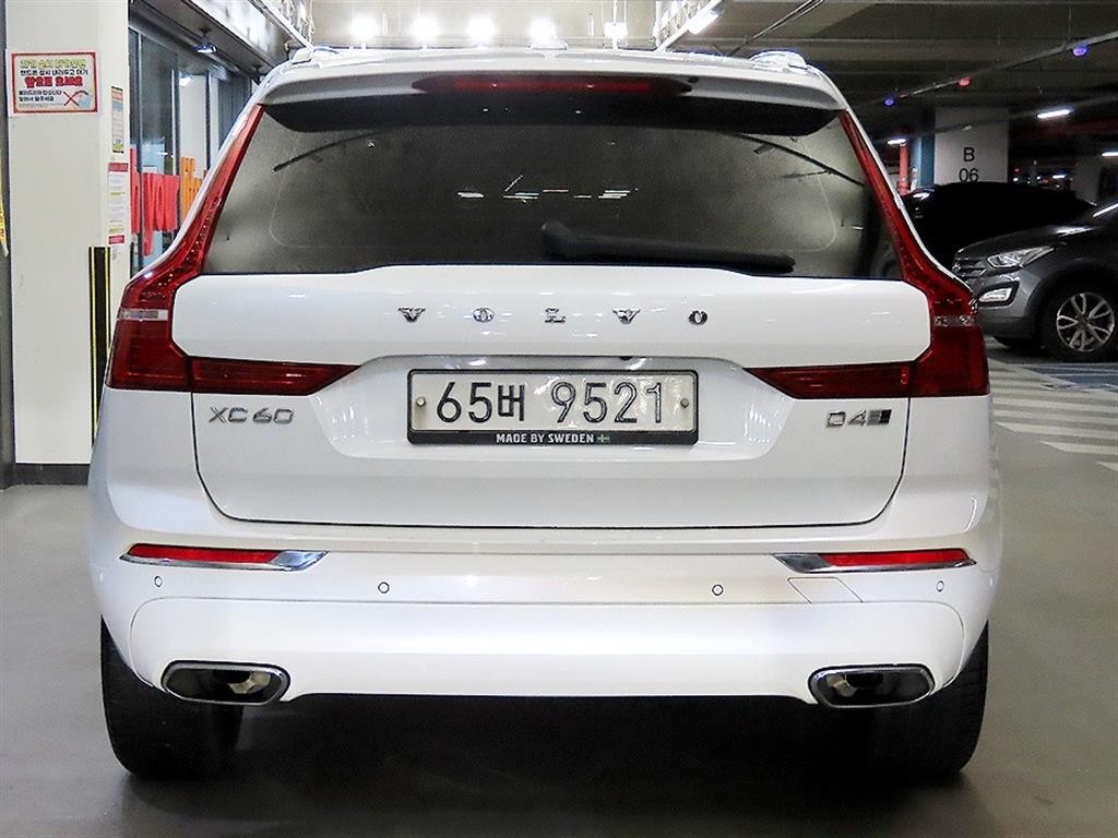 볼보 XC60 XC60(2세대) D4 AWD 인스크립션 이미지 5