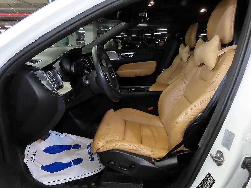 볼보 XC60 XC60(2세대) D4 AWD 인스크립션 이미지 6