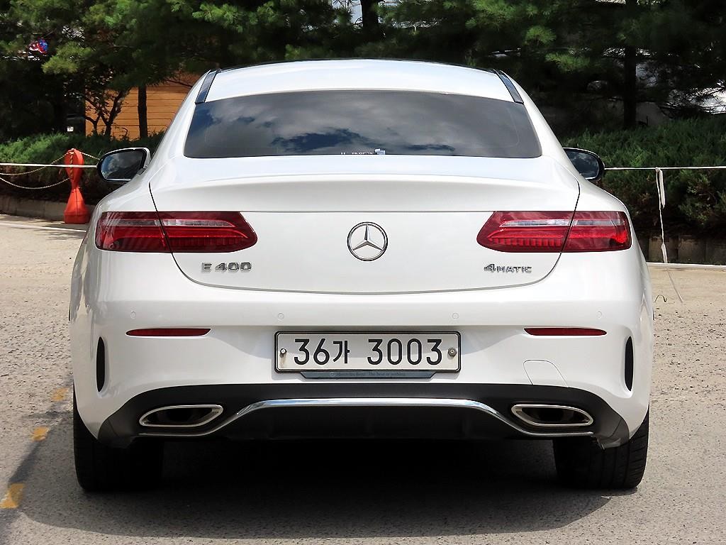 벤츠 E 클래스 E-클래스 W213 E400 4MATIC 쿠페 이미지 4