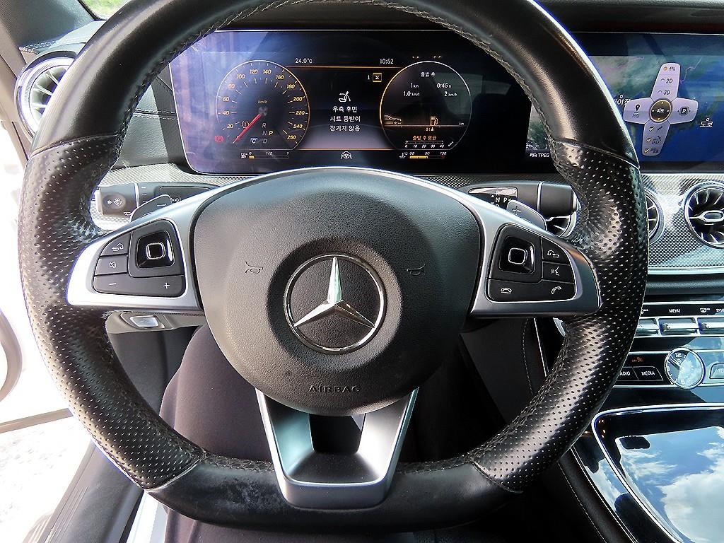 벤츠 E 클래스 E-클래스 W213 E400 4MATIC 쿠페 이미지 8