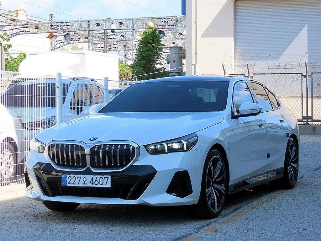 BMW 5시리즈 5시리즈 (G60) 530i xDrive M 스포츠 이미지 2