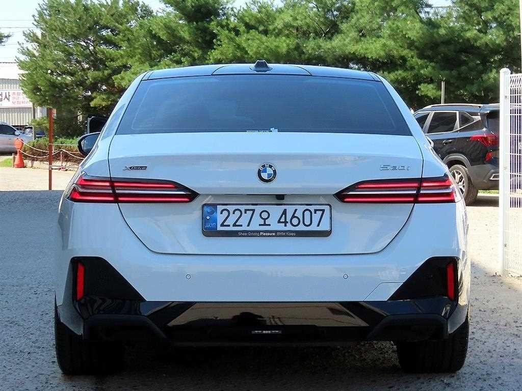 BMW 5시리즈 5시리즈 (G60) 530i xDrive M 스포츠 이미지 4