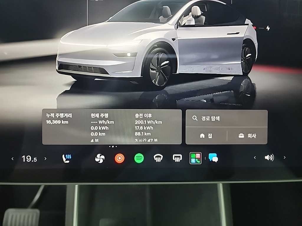 테슬라 모델 Y 롱 레인지 이미지 6
