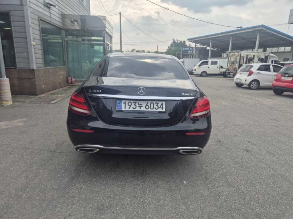 벤츠 E 클래스 E-클래스 W213 E300 4MATIC 익스클루시브 이미지 3