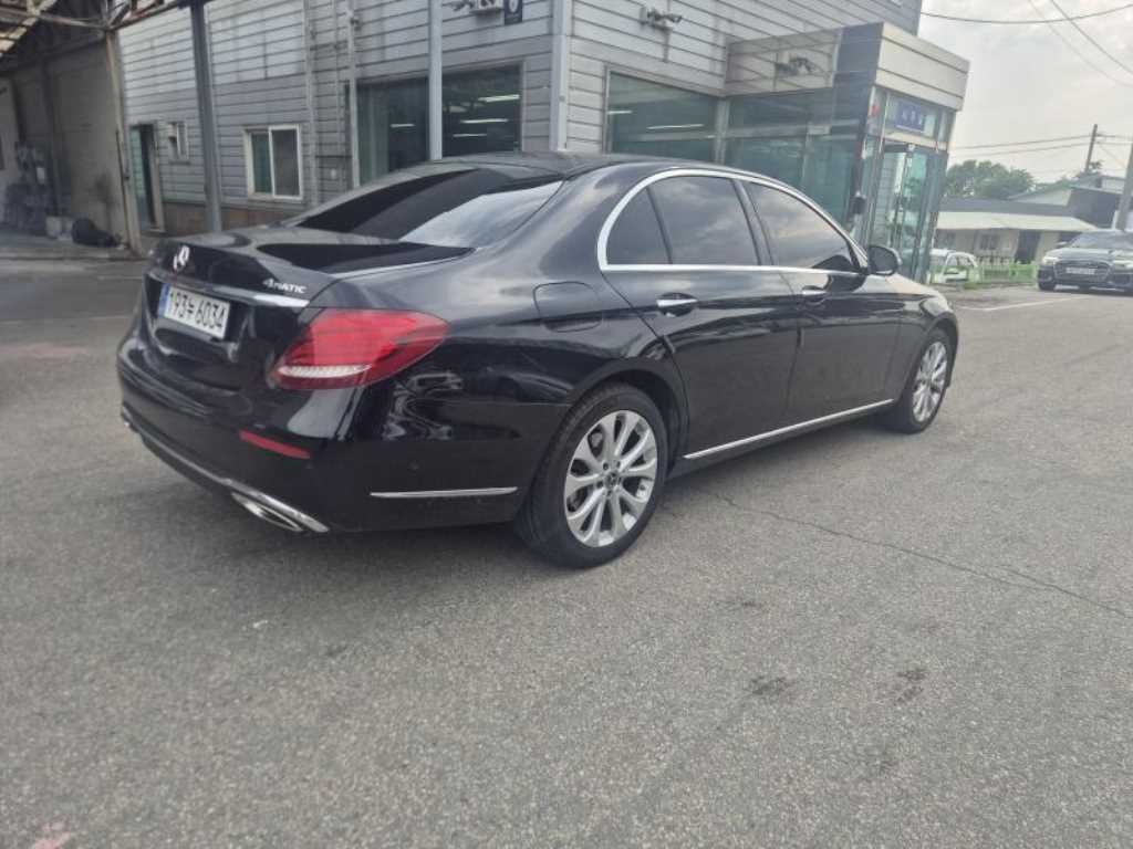 벤츠 E 클래스 E-클래스 W213 E300 4MATIC 익스클루시브 이미지 4
