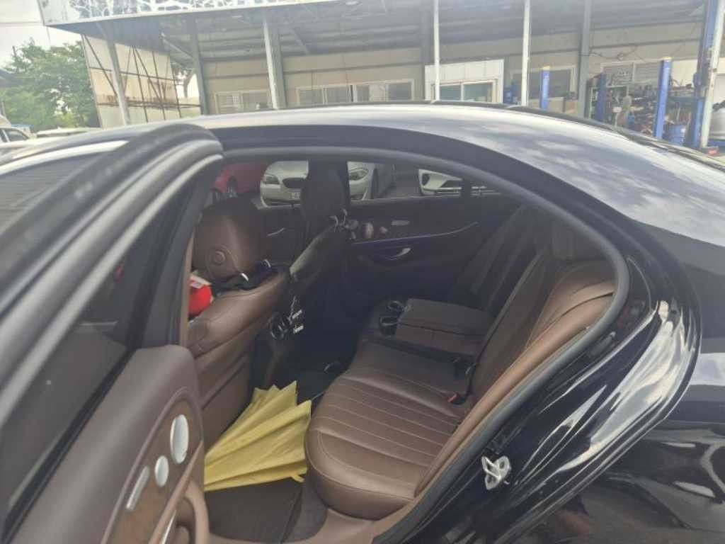 벤츠 E 클래스 E-클래스 W213 E300 4MATIC 익스클루시브 이미지 6