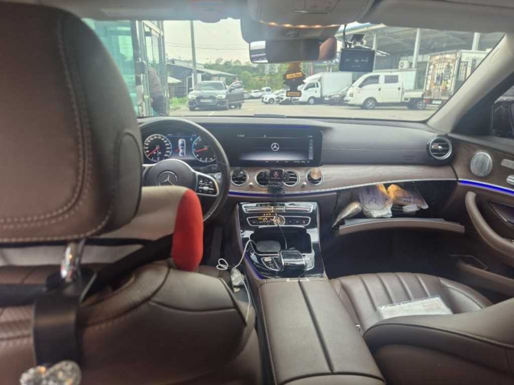 벤츠 E 클래스 E-클래스 W213 E300 4MATIC 익스클루시브 이미지 8