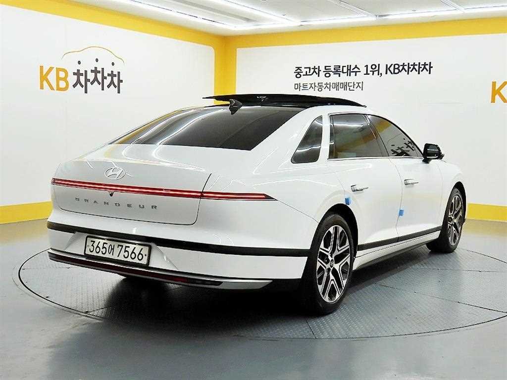 현대 그랜저 그랜저 (GN7) 가솔린 2.5 2WD 익스클루시브 이미지 2