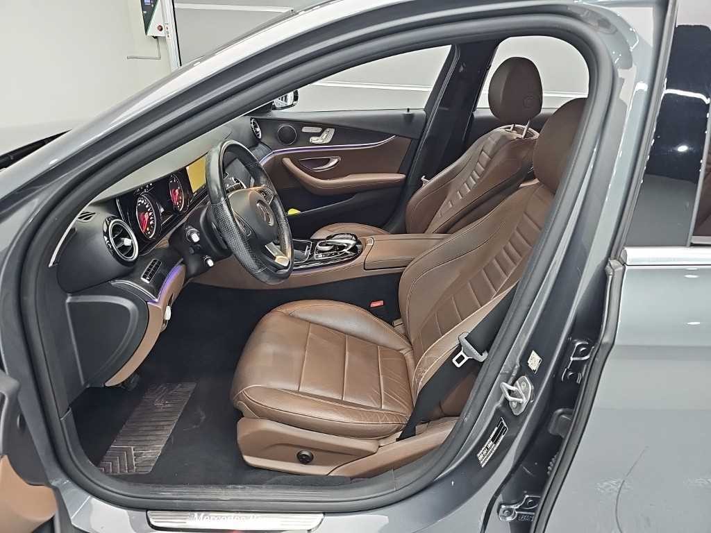 벤츠 E 클래스 E-클래스 W213 E220d 아방가르드 이미지 11