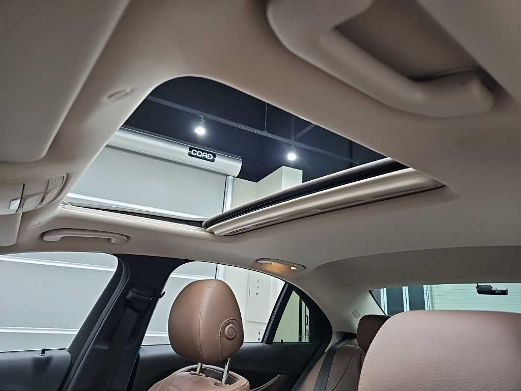 벤츠 E 클래스 E-클래스 W213 E220d 아방가르드 이미지 14