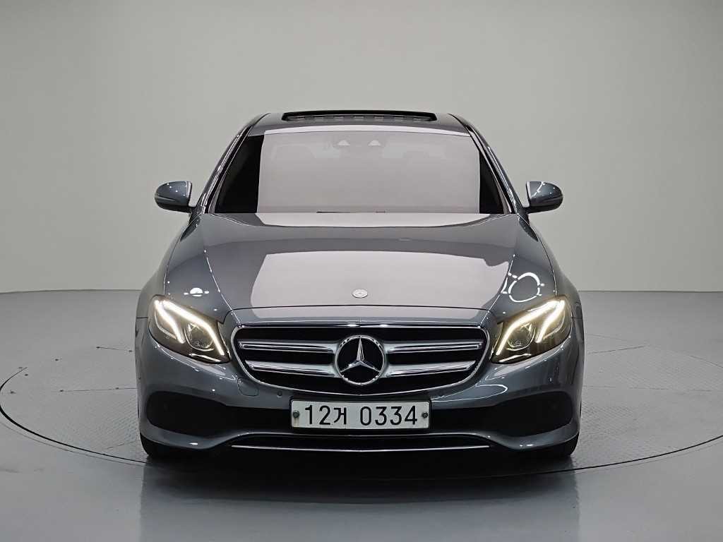 벤츠 E 클래스 E-클래스 W213 E220d 아방가르드 이미지 2
